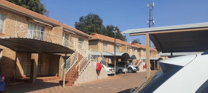 To Let 2 Bedroom Property for Rent in Helikonpark Gauteng