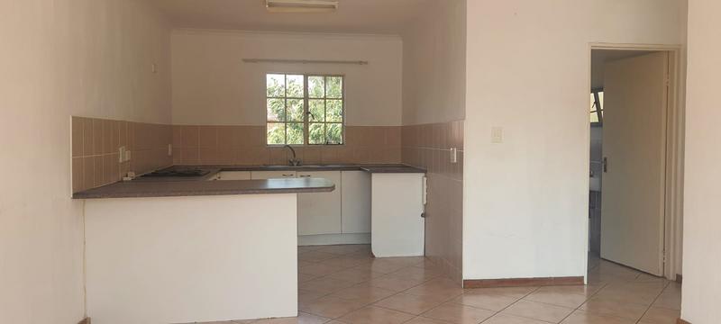 To Let 2 Bedroom Property for Rent in Helikonpark Gauteng