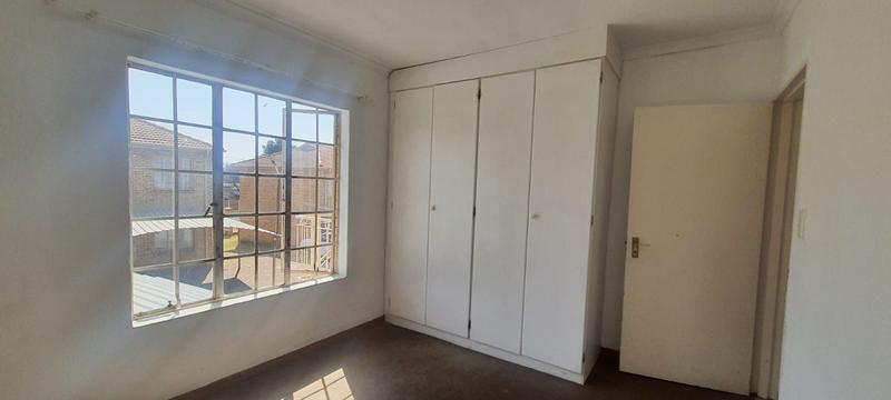 To Let 2 Bedroom Property for Rent in Helikonpark Gauteng