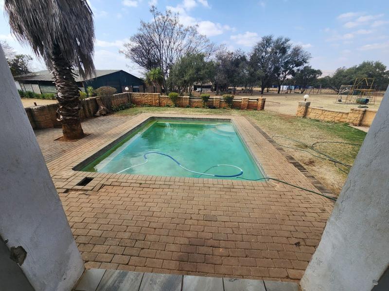 11 Bedroom Property for Sale in Hekpoort Gauteng