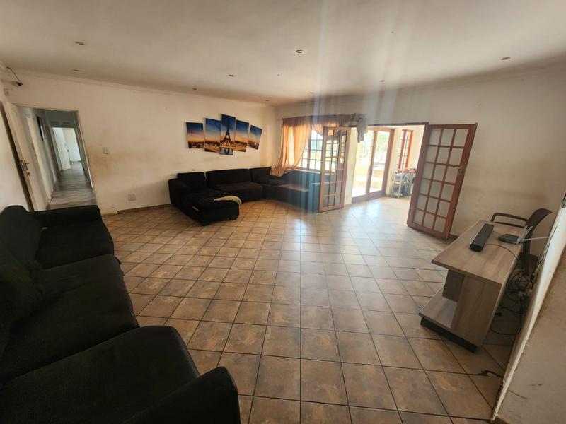 11 Bedroom Property for Sale in Hekpoort Gauteng