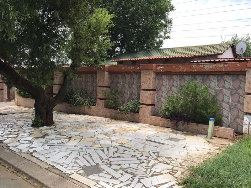 4 Bedroom Property for Sale in Moffat View Gauteng