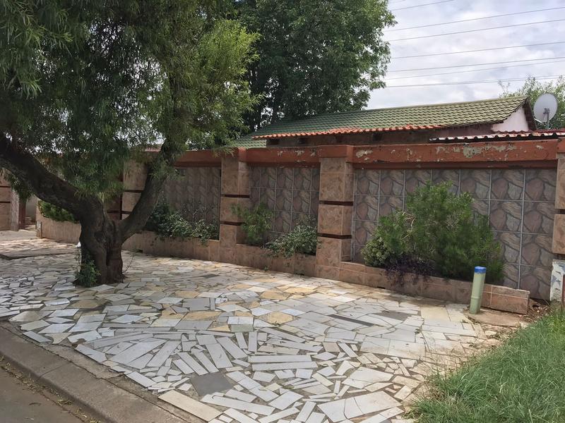 4 Bedroom Property for Sale in Moffat View Gauteng