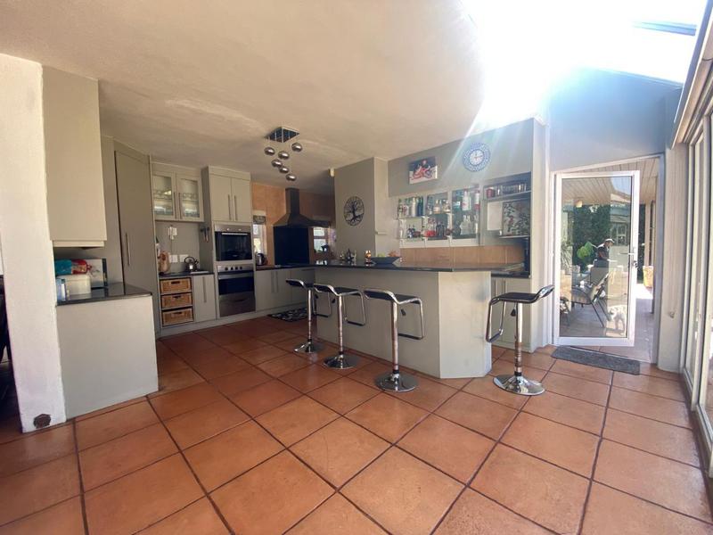 4 Bedroom Property for Sale in Lonehill Gauteng