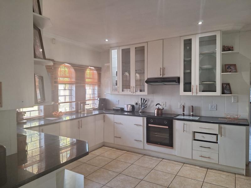 To Let 5 Bedroom Property for Rent in Presidents Dam Gauteng