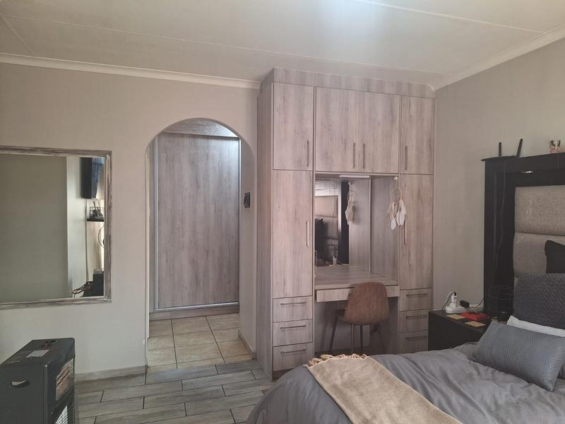 To Let 5 Bedroom Property for Rent in Presidents Dam Gauteng