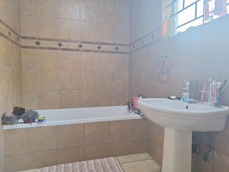 To Let 5 Bedroom Property for Rent in Presidents Dam Gauteng