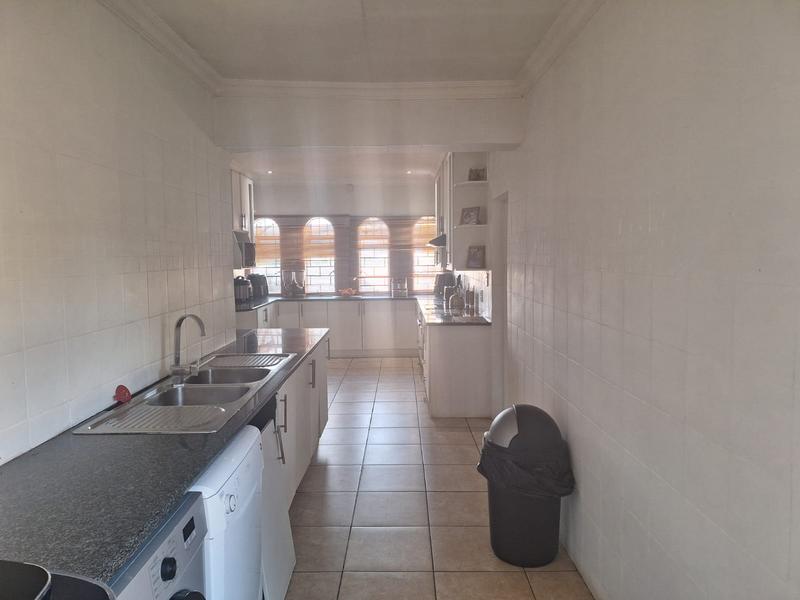 To Let 5 Bedroom Property for Rent in Presidents Dam Gauteng