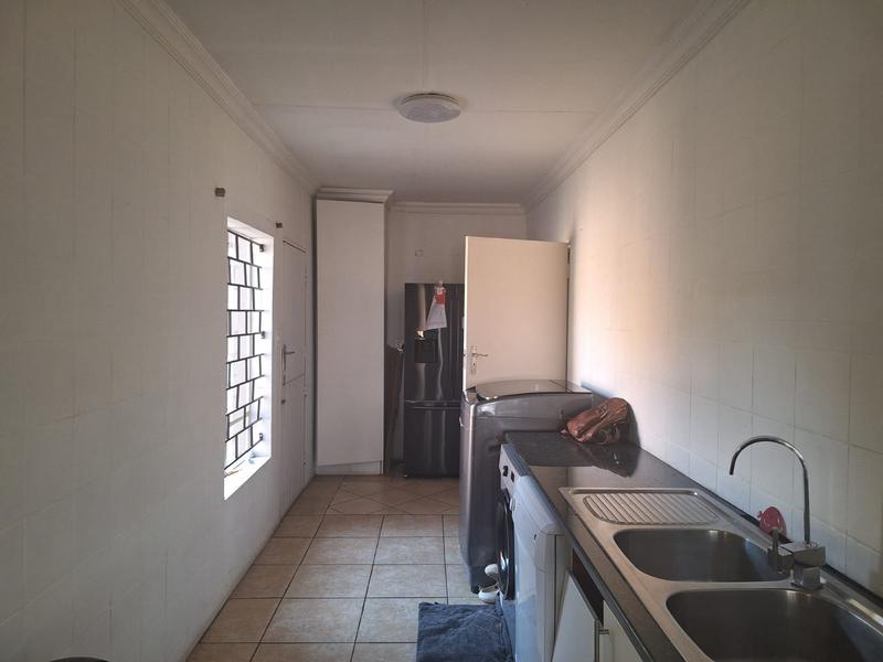 To Let 5 Bedroom Property for Rent in Presidents Dam Gauteng