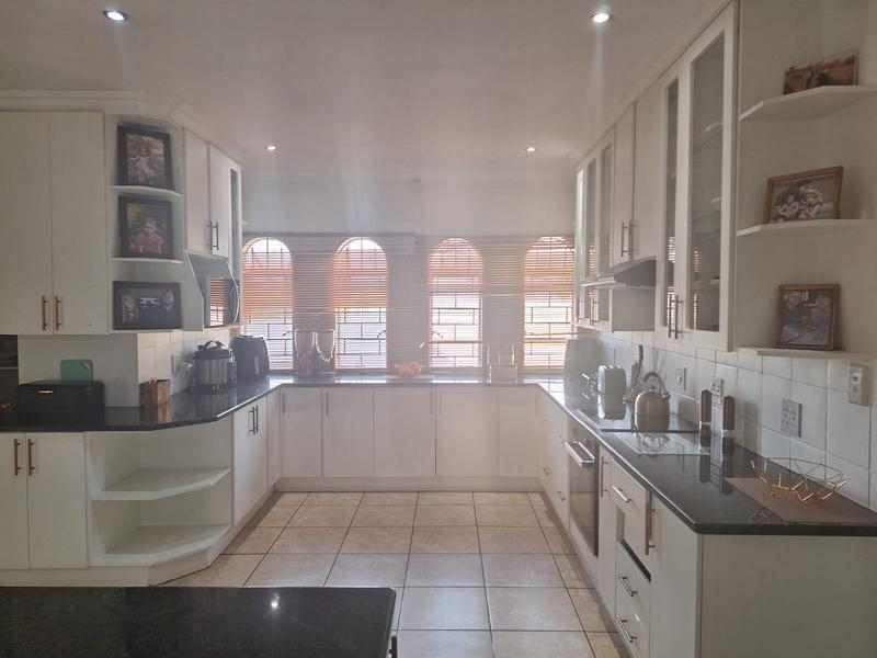 To Let 5 Bedroom Property for Rent in Presidents Dam Gauteng