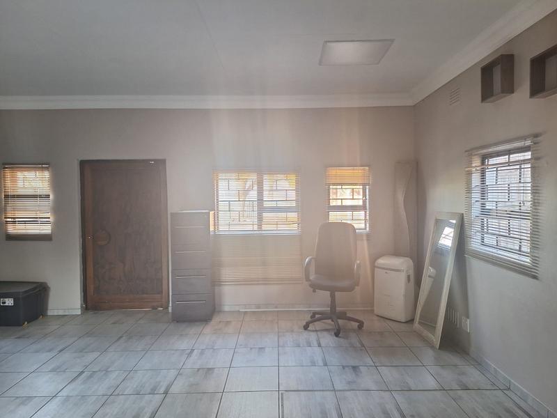 To Let 5 Bedroom Property for Rent in Presidents Dam Gauteng