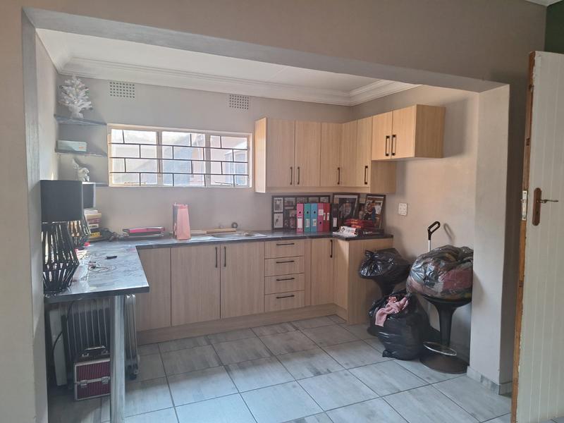 To Let 5 Bedroom Property for Rent in Presidents Dam Gauteng