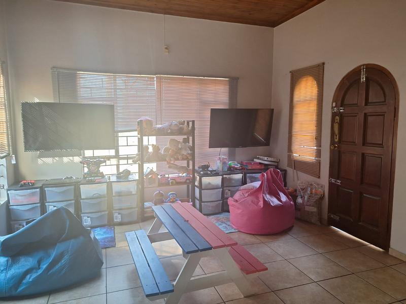 To Let 5 Bedroom Property for Rent in Presidents Dam Gauteng