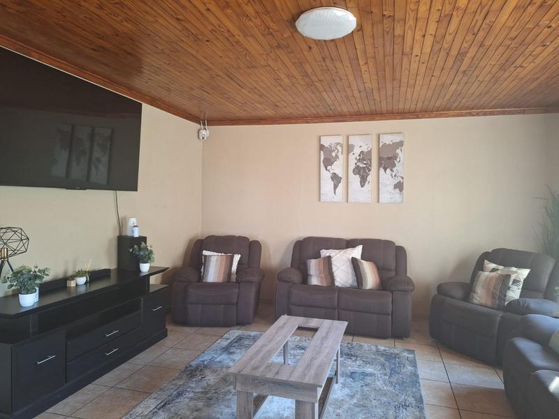 To Let 5 Bedroom Property for Rent in Presidents Dam Gauteng