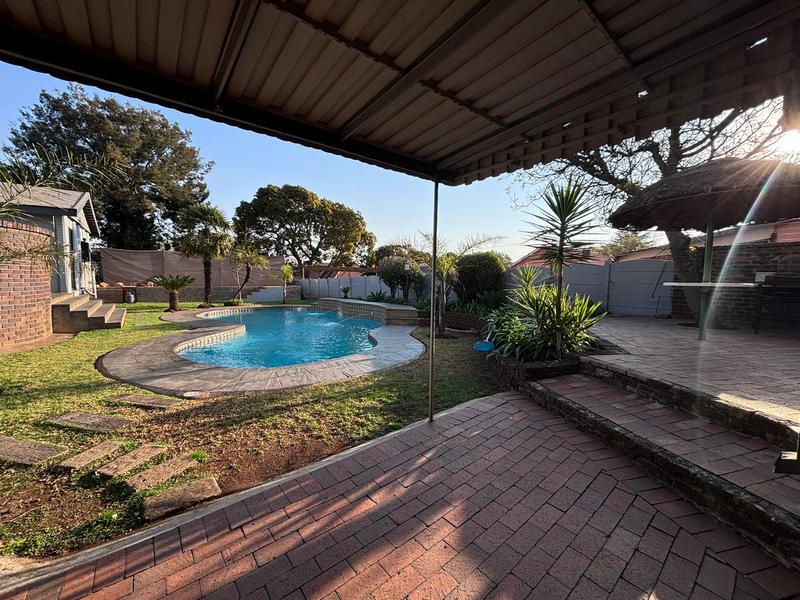 4 Bedroom Property for Sale in Florida Park Gauteng