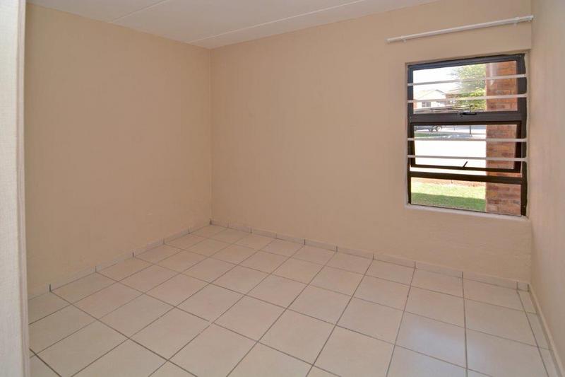 To Let 2 Bedroom Property for Rent in Karenpark Gauteng