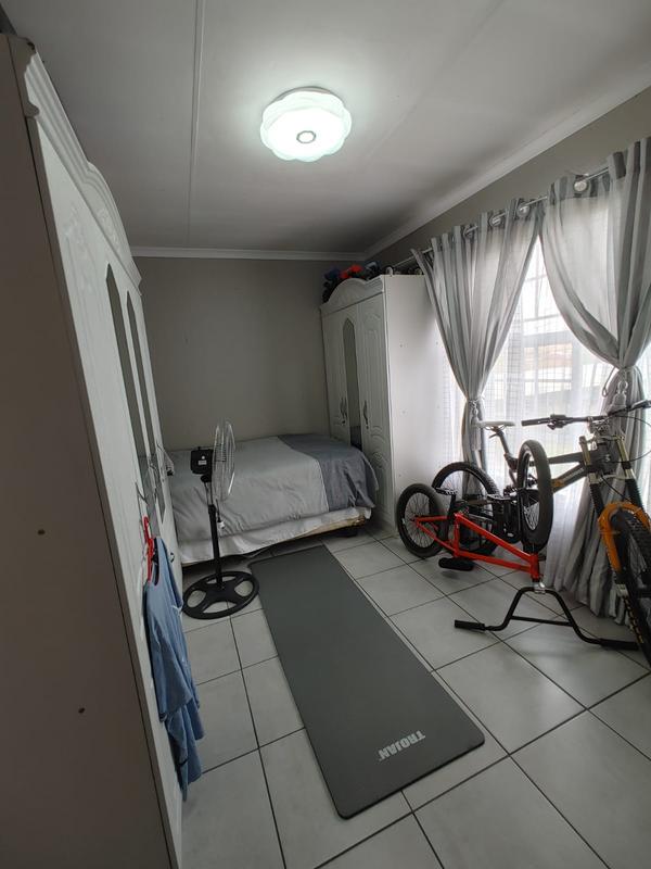 To Let 2 Bedroom Property for Rent in Sonneveld Gauteng