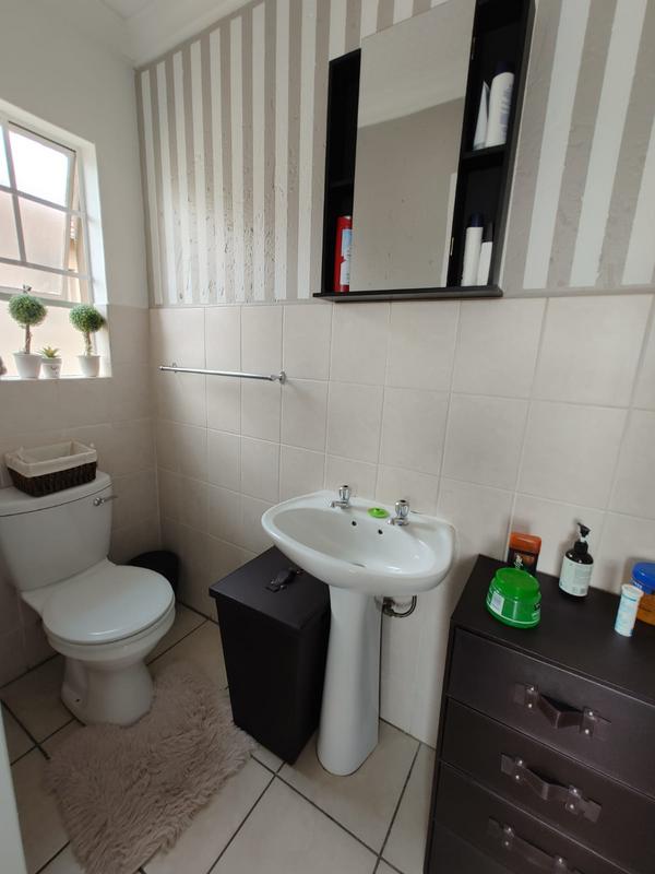 To Let 2 Bedroom Property for Rent in Sonneveld Gauteng