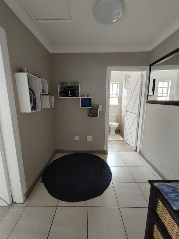 To Let 2 Bedroom Property for Rent in Sonneveld Gauteng