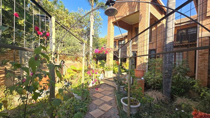 4 Bedroom Property for Sale in Faerie Glen Gauteng