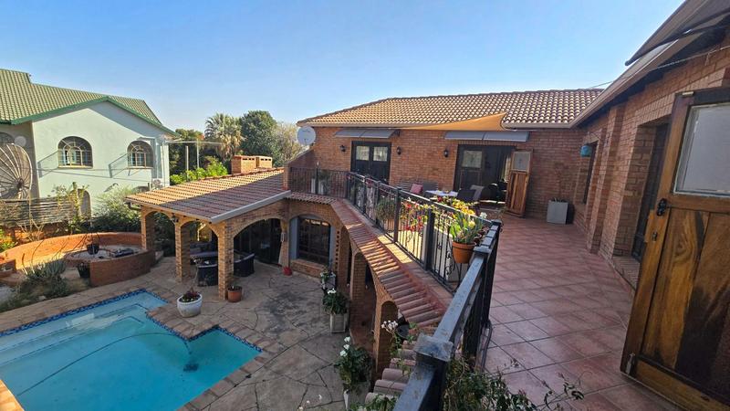 4 Bedroom Property for Sale in Faerie Glen Gauteng