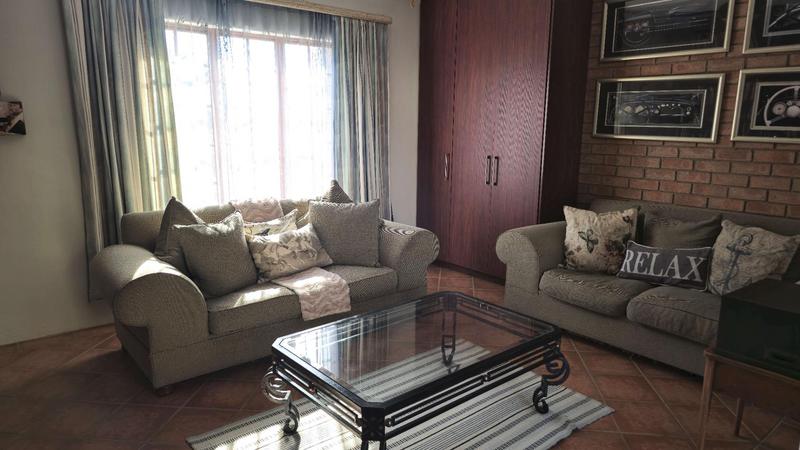 4 Bedroom Property for Sale in Faerie Glen Gauteng