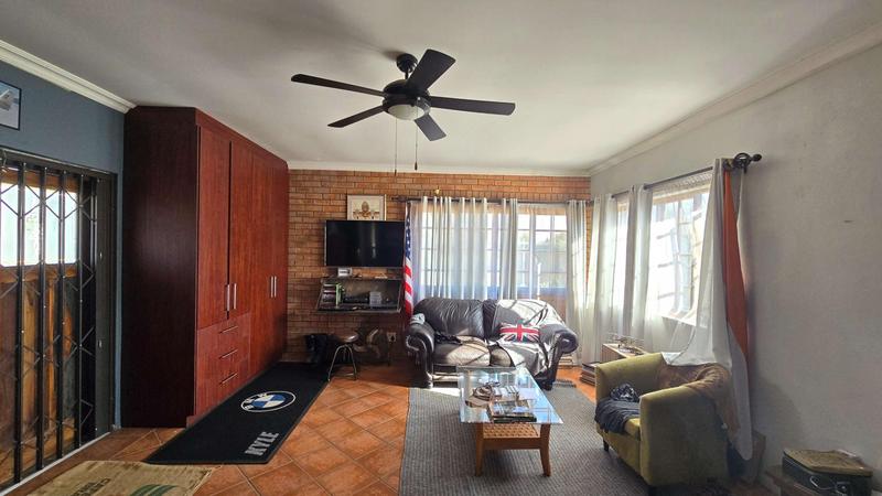 4 Bedroom Property for Sale in Faerie Glen Gauteng