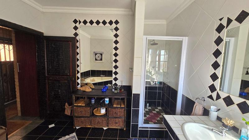 4 Bedroom Property for Sale in Faerie Glen Gauteng