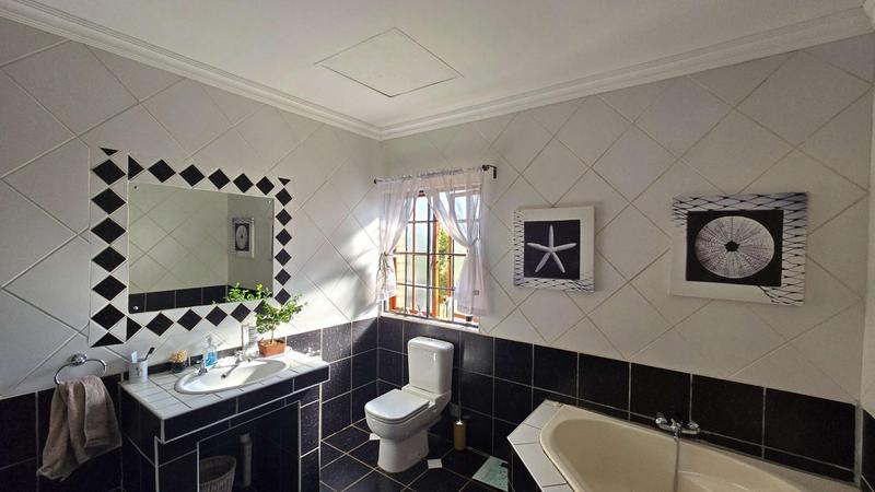 4 Bedroom Property for Sale in Faerie Glen Gauteng