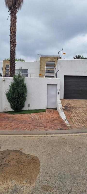 4 Bedroom Property for Sale in Lonehill Gauteng