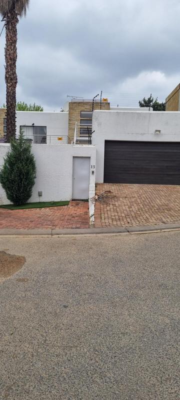 4 Bedroom Property for Sale in Lonehill Gauteng