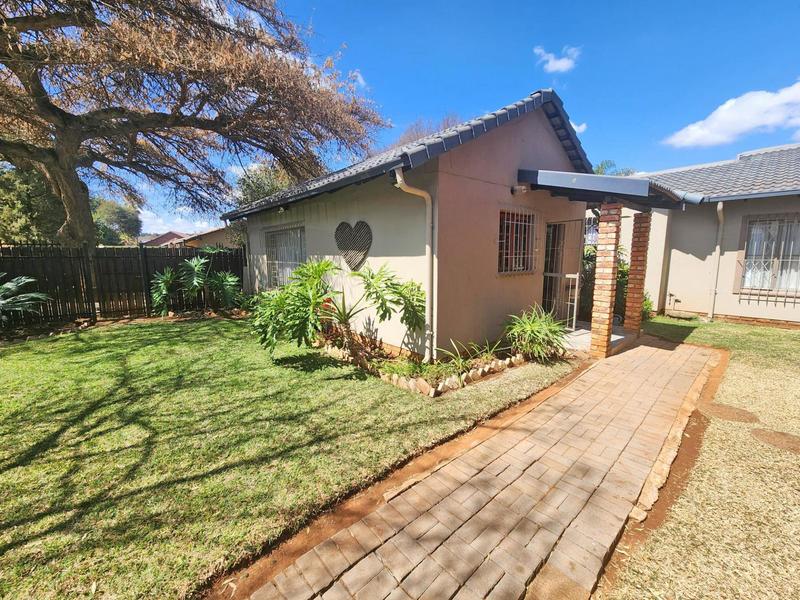 4 Bedroom Property for Sale in Pierre Van Ryneveld Gauteng