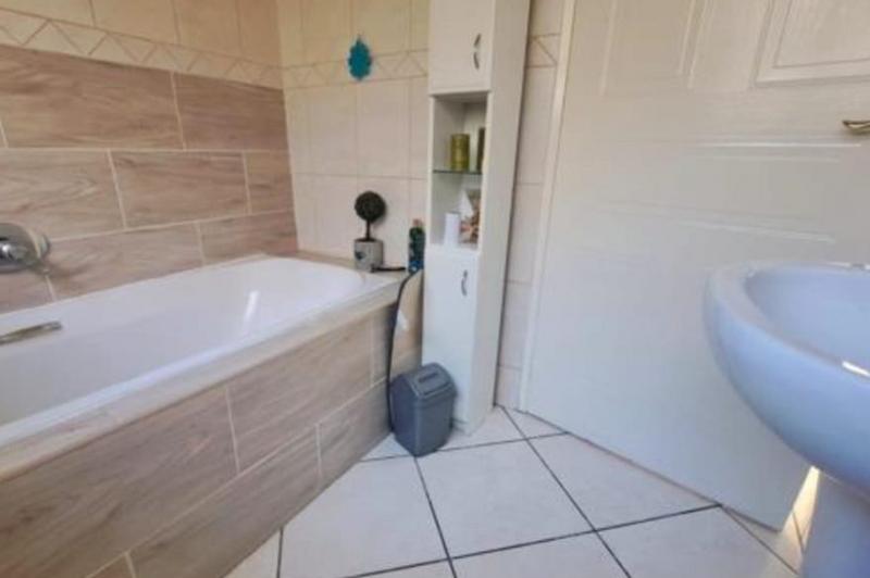 3 Bedroom Property for Sale in New Redruth Gauteng