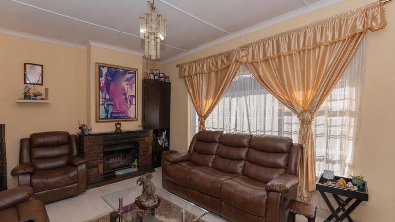 4 Bedroom Property for Sale in Illiondale Gauteng