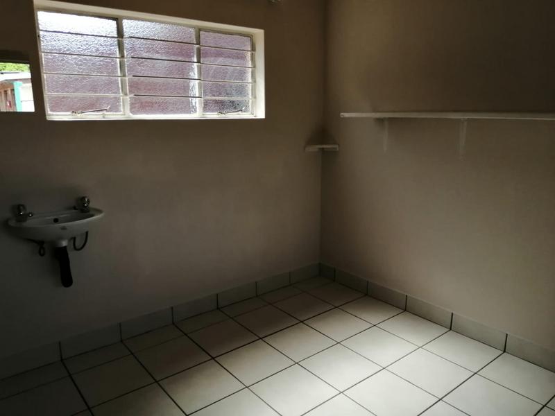 To Let 1 Bedroom Property for Rent in Strubenvale Gauteng