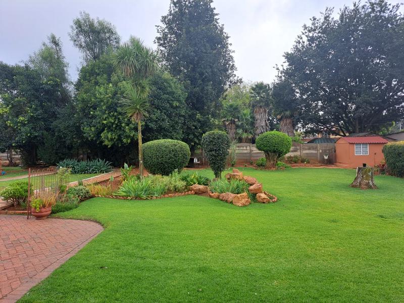 To Let 1 Bedroom Property for Rent in Strubenvale Gauteng