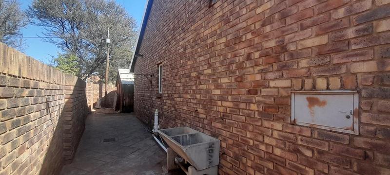 3 Bedroom Property for Sale in Rooihuiskraal North Gauteng