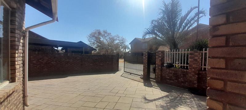 3 Bedroom Property for Sale in Rooihuiskraal North Gauteng