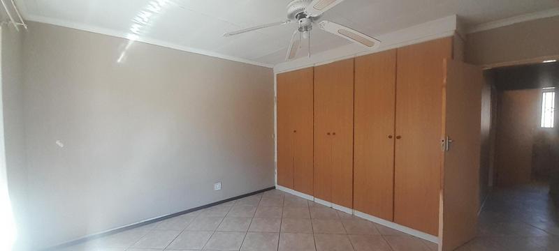 3 Bedroom Property for Sale in Rooihuiskraal North Gauteng