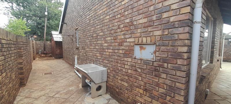 To Let 3 Bedroom Property for Rent in Rooihuiskraal North Gauteng