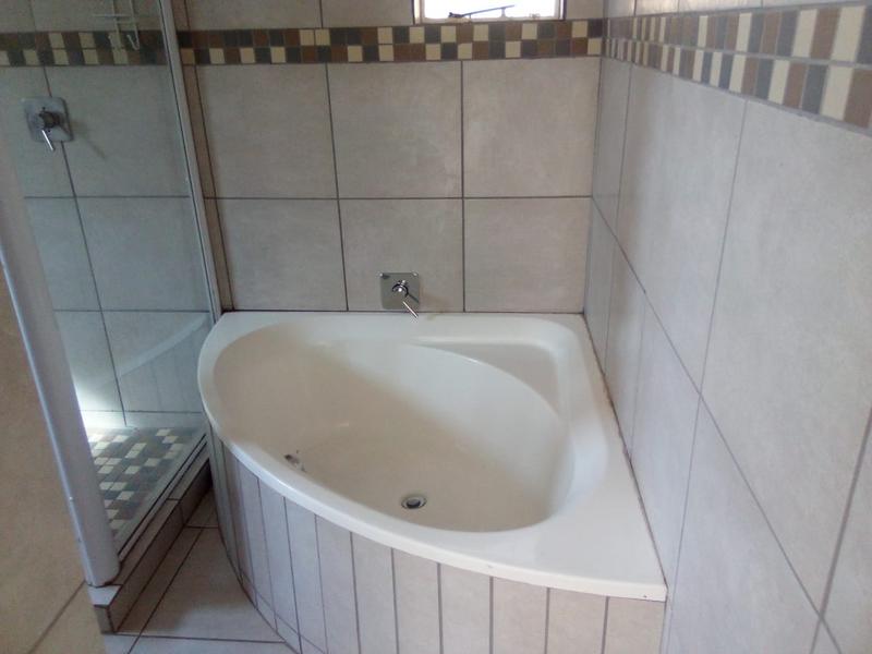 To Let 4 Bedroom Property for Rent in Rooihuiskraal Gauteng