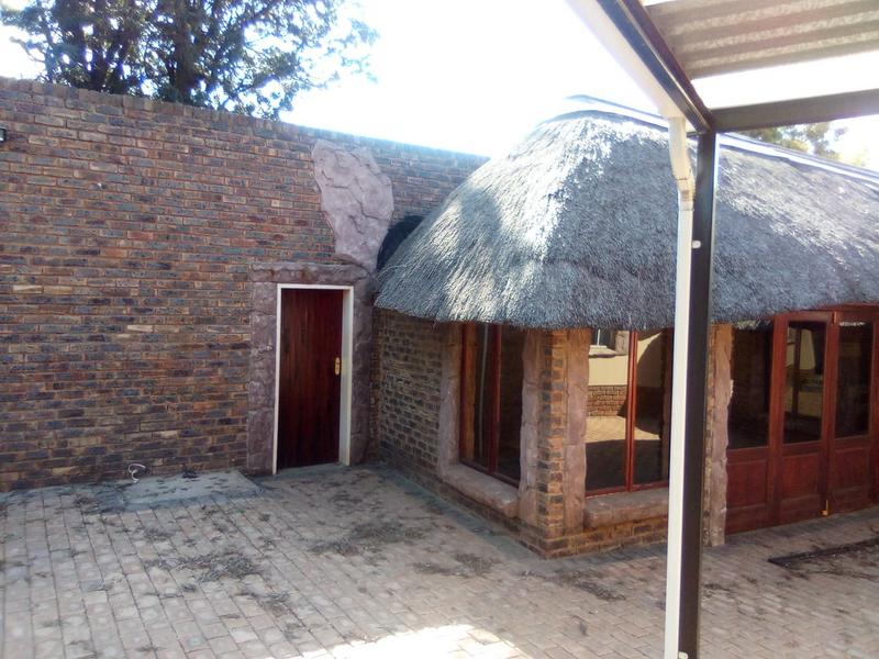 To Let 4 Bedroom Property for Rent in Rooihuiskraal Gauteng