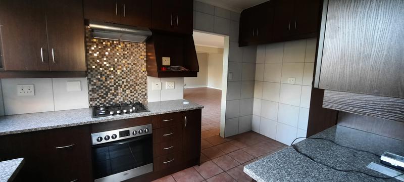 To Let 4 Bedroom Property for Rent in Rooihuiskraal Gauteng