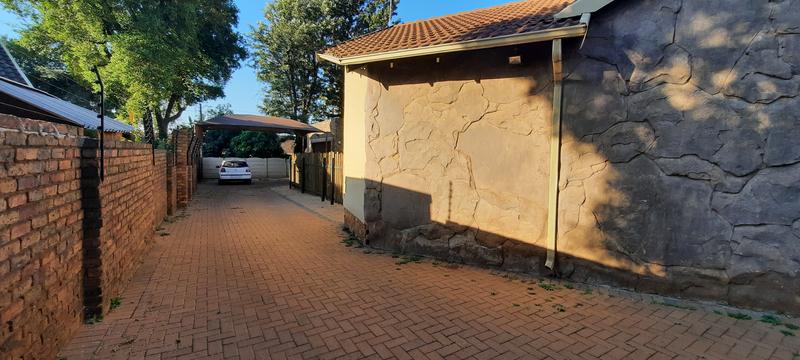 To Let 4 Bedroom Property for Rent in Rooihuiskraal Gauteng