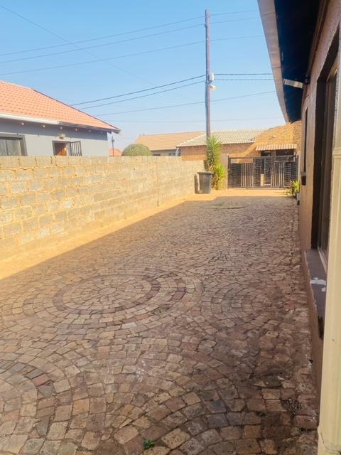 3 Bedroom Property for Sale in Protea Glen Gauteng