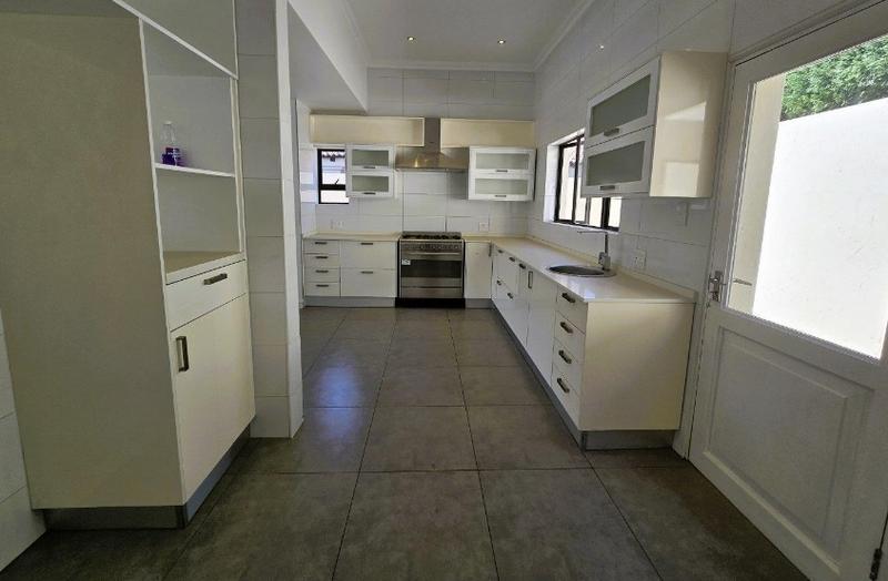 To Let 4 Bedroom Property for Rent in Waterkloof Ridge Gauteng