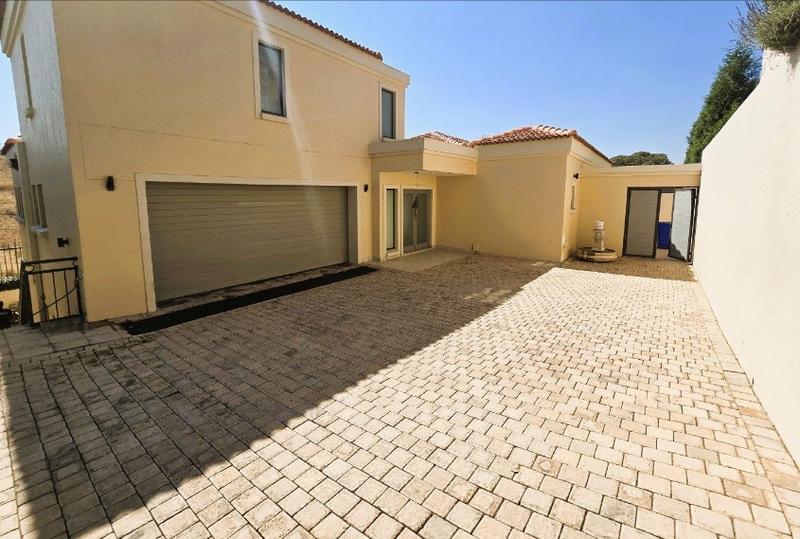 To Let 4 Bedroom Property for Rent in Waterkloof Ridge Gauteng