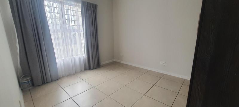 To Let 3 Bedroom Property for Rent in Olivedale Gauteng