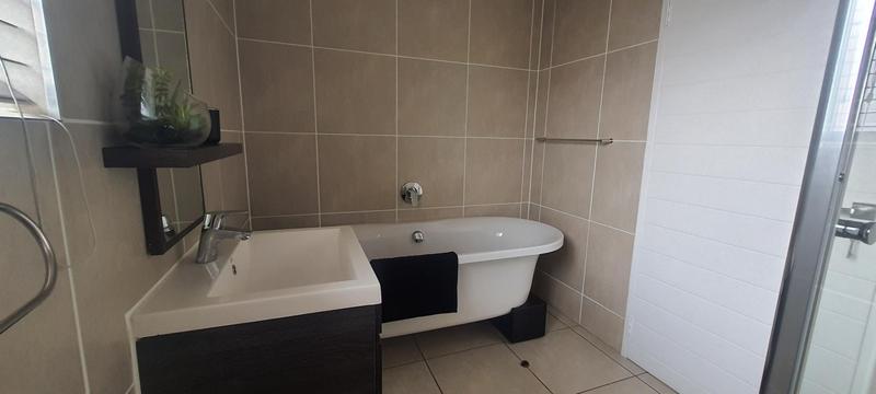 To Let 3 Bedroom Property for Rent in Olivedale Gauteng