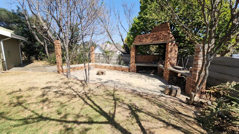 3 Bedroom Property for Sale in Brackendowns Gauteng